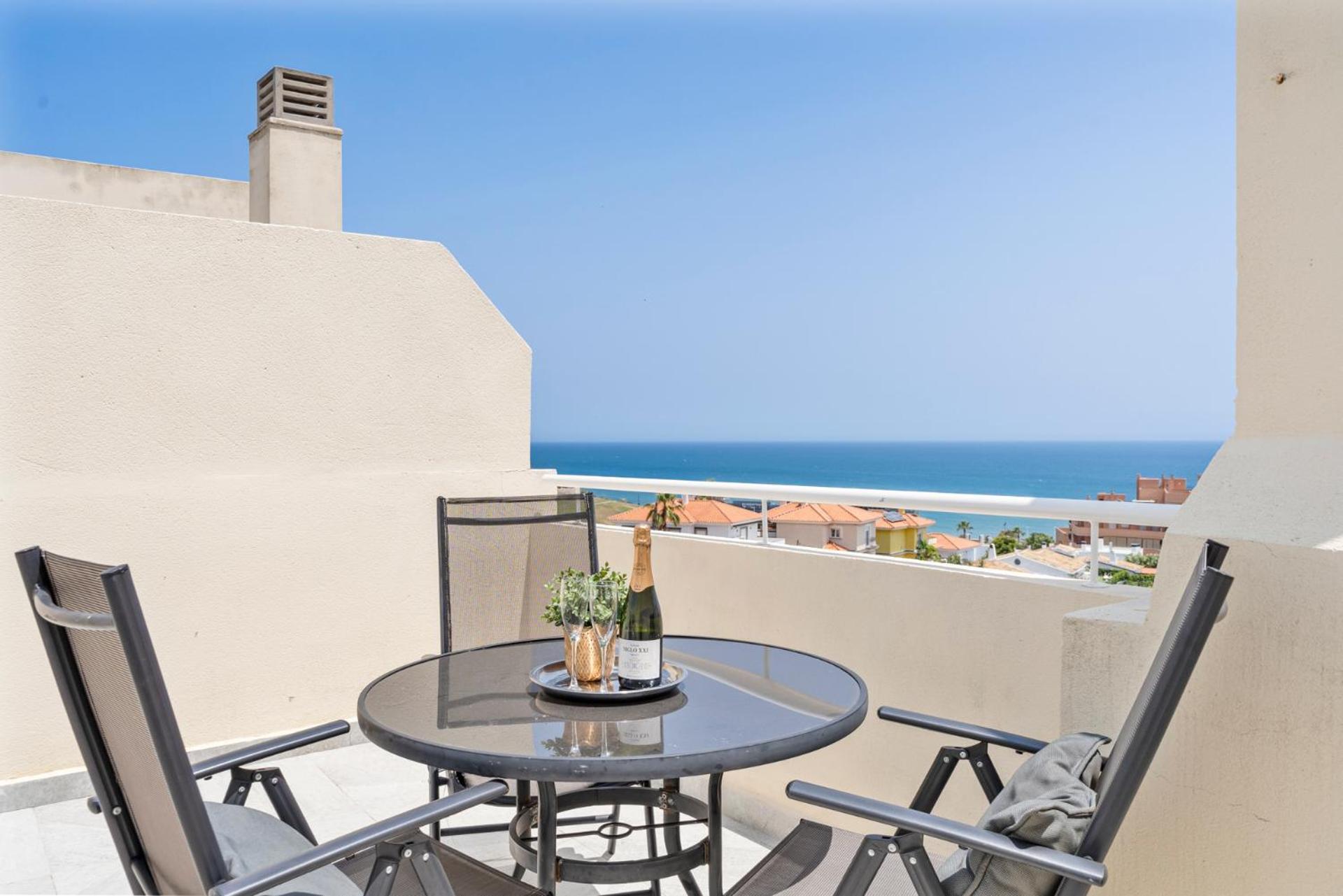 Spacious Castillo Sohail Penthouse With Jacuzzi By Costarentals - Ref 12 *