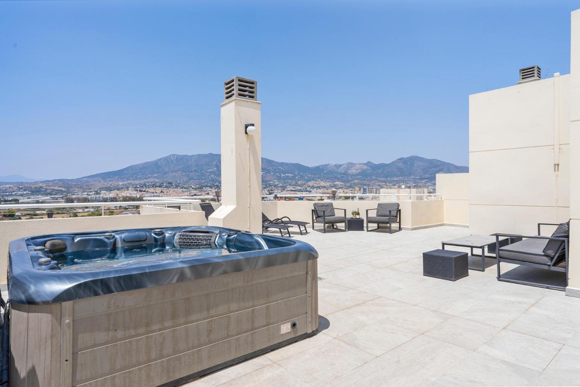 Spacious Castillo Sohail Penthouse With Jacuzzi By Costarentals - Ref 12 Appartement *